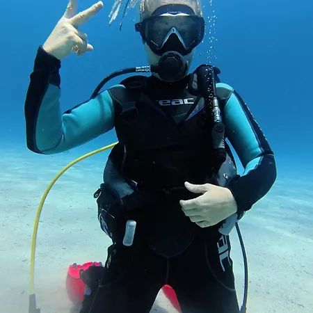 Neptune Dive Club Botel *